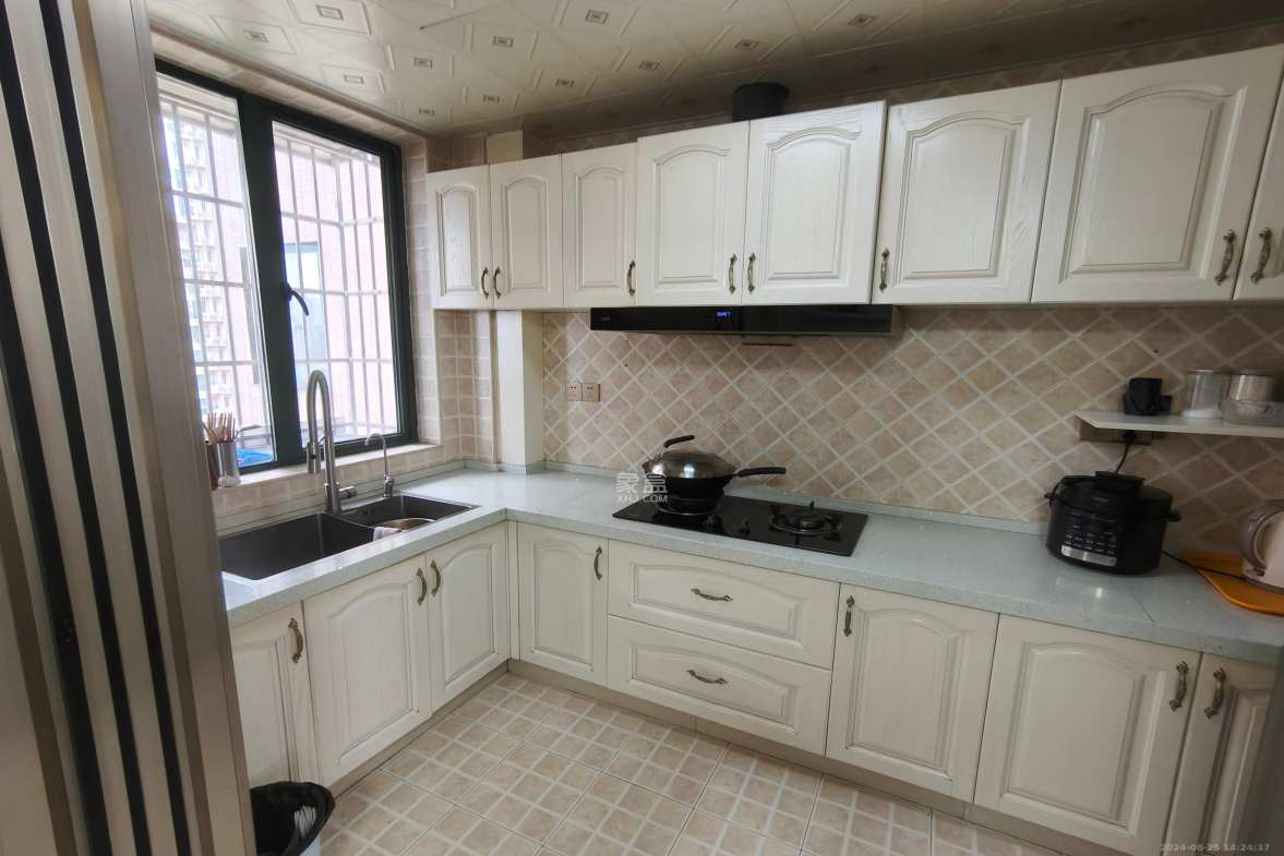 威尔士春天  3室2厅2卫    3200.0元/月室内图