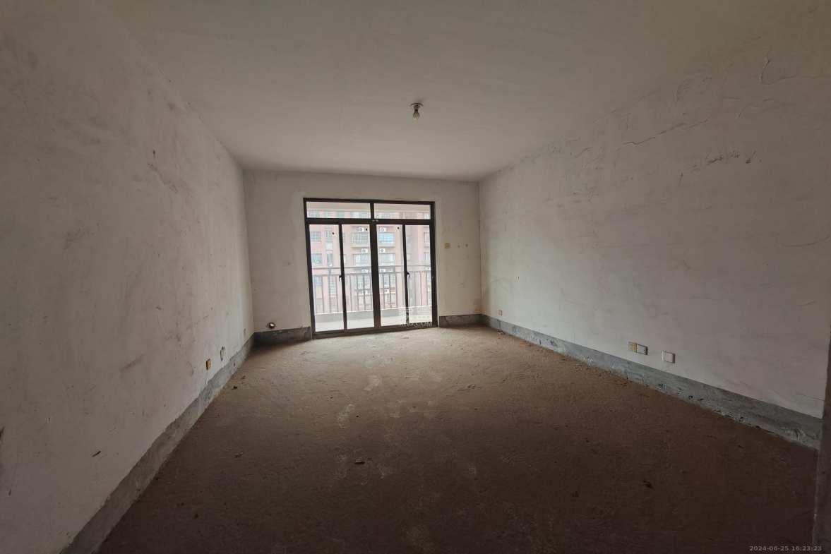 新城悦隽  4室2厅1卫    2500.0元/月室内图1