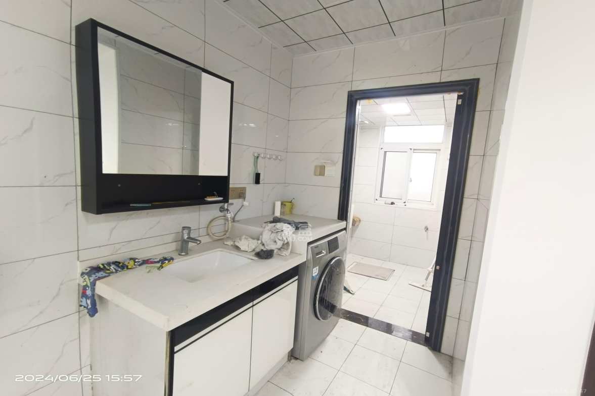 鑫天格林香山  4室2厅2卫    2500.0元/月室内图