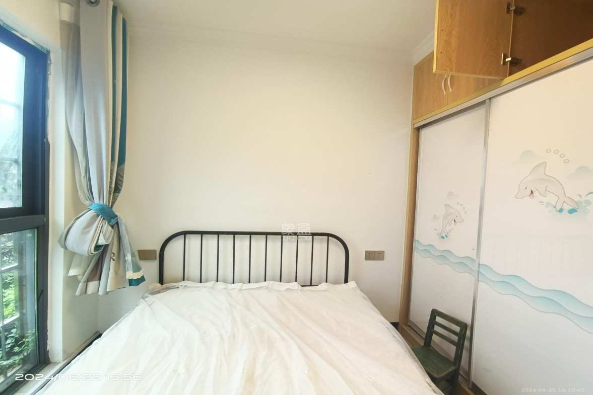 鑫天格林香山  4室2厅2卫    2500.0元/月室内图