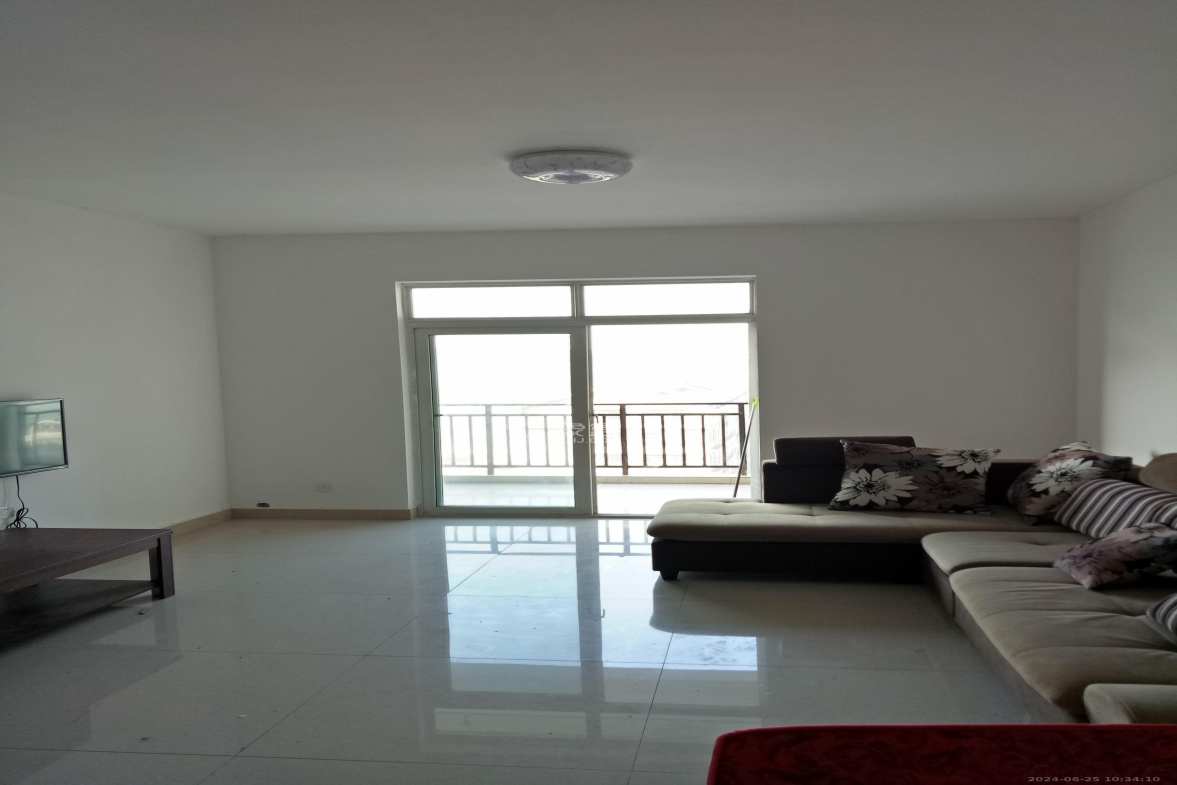 中房F联邦  3室2厅2卫    2400.0元/月 中房F联邦  3室2厅2卫    2400.0元/月室内图