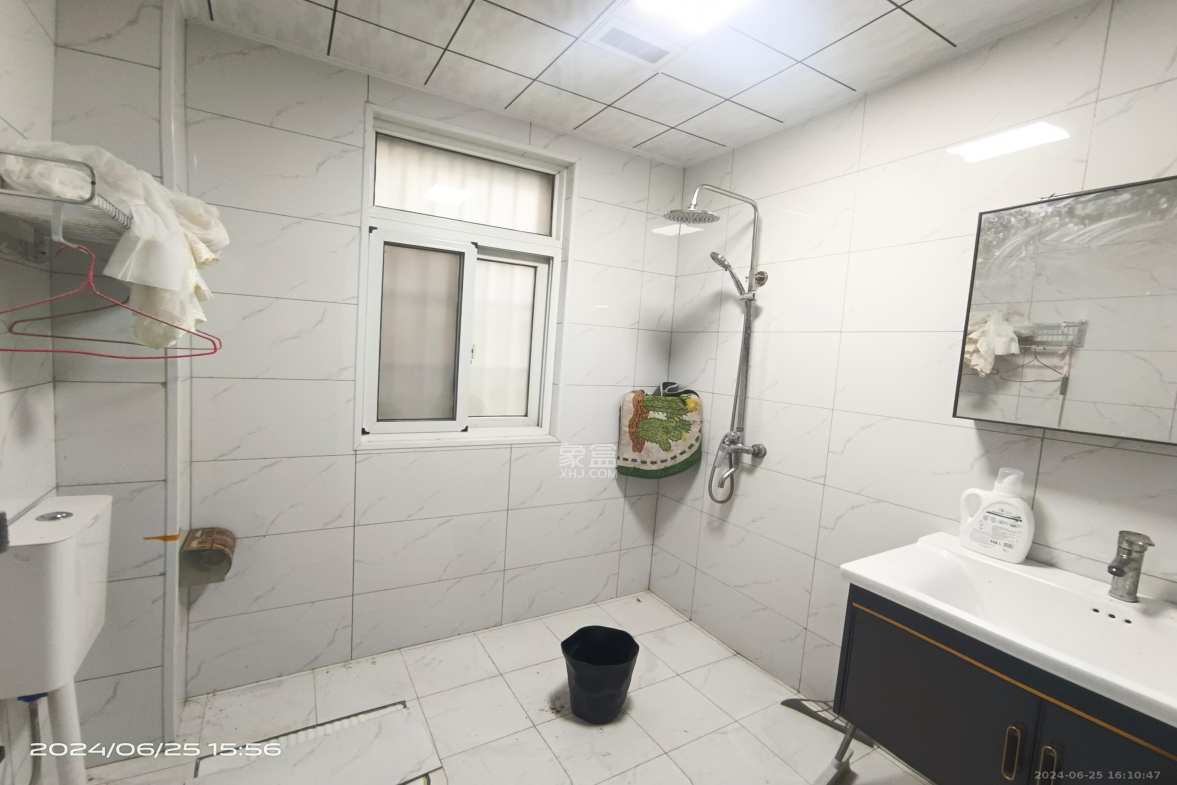 鑫天格林香山  4室2厅2卫    2500.0元/月室内图