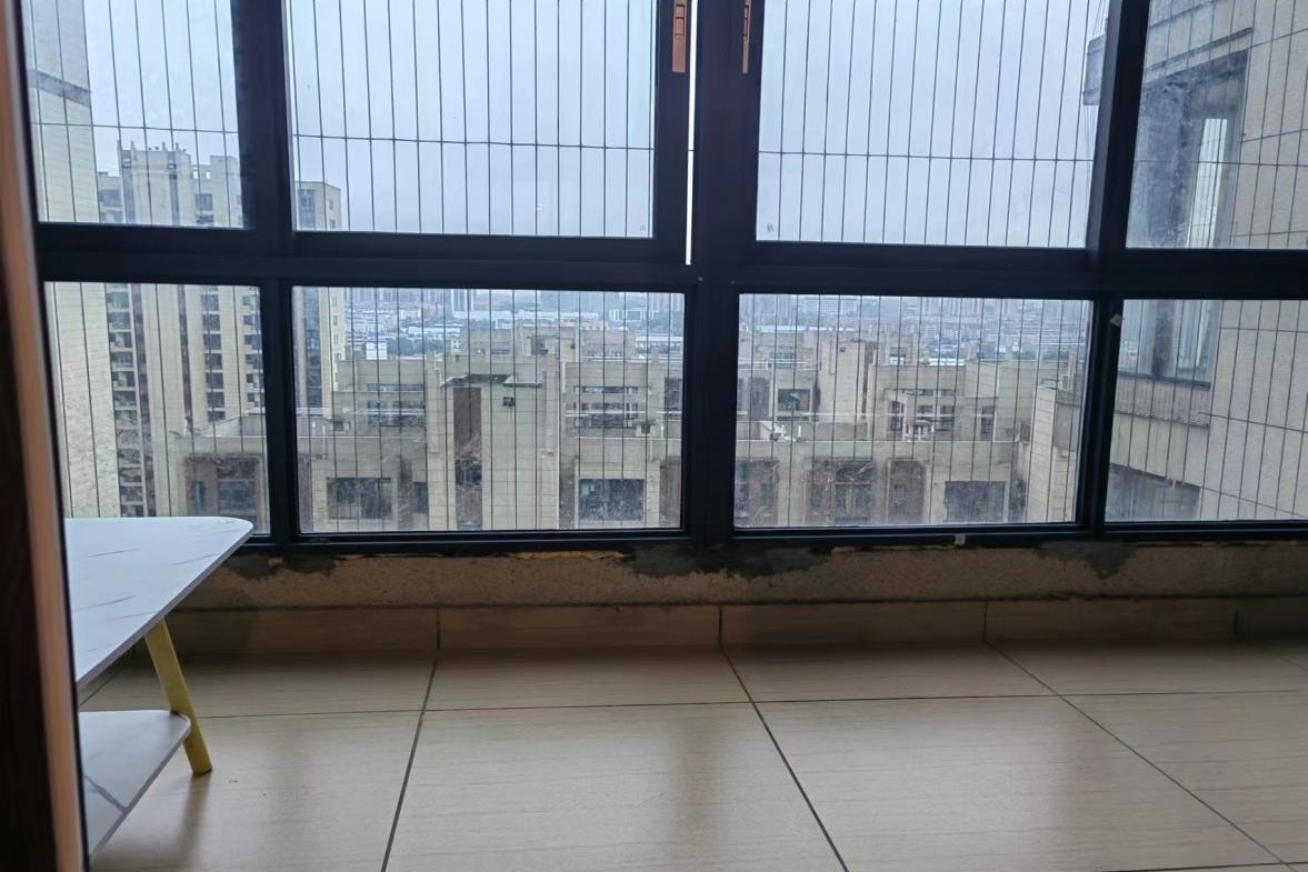 东城首府  3室2厅2卫   2000.00元/月室内图