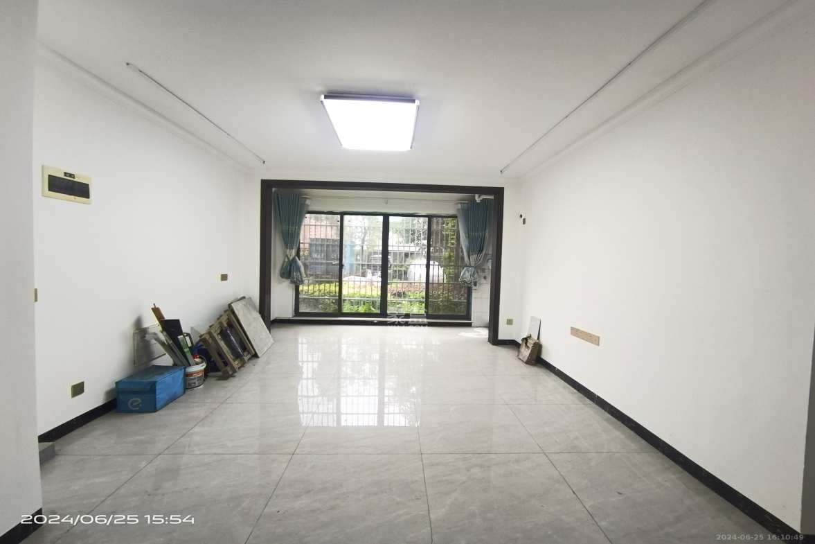 鑫天格林香山  4室2厅2卫    2500.0元/月室内图