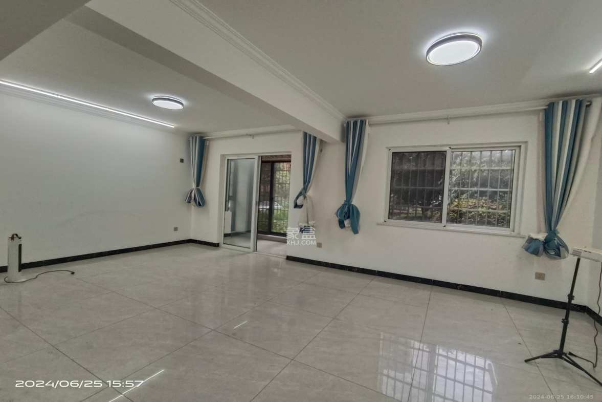 鑫天格林香山  4室2厅2卫    2500.0元/月室内图