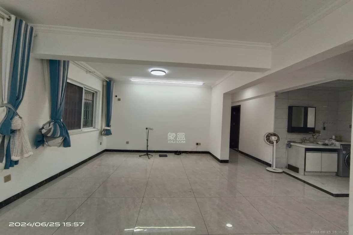 鑫天格林香山  4室2厅2卫    2500.0元/月室内图