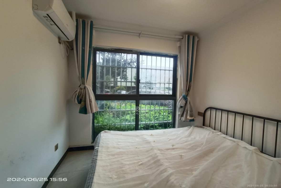 鑫天格林香山  4室2厅2卫    2500.0元/月室内图