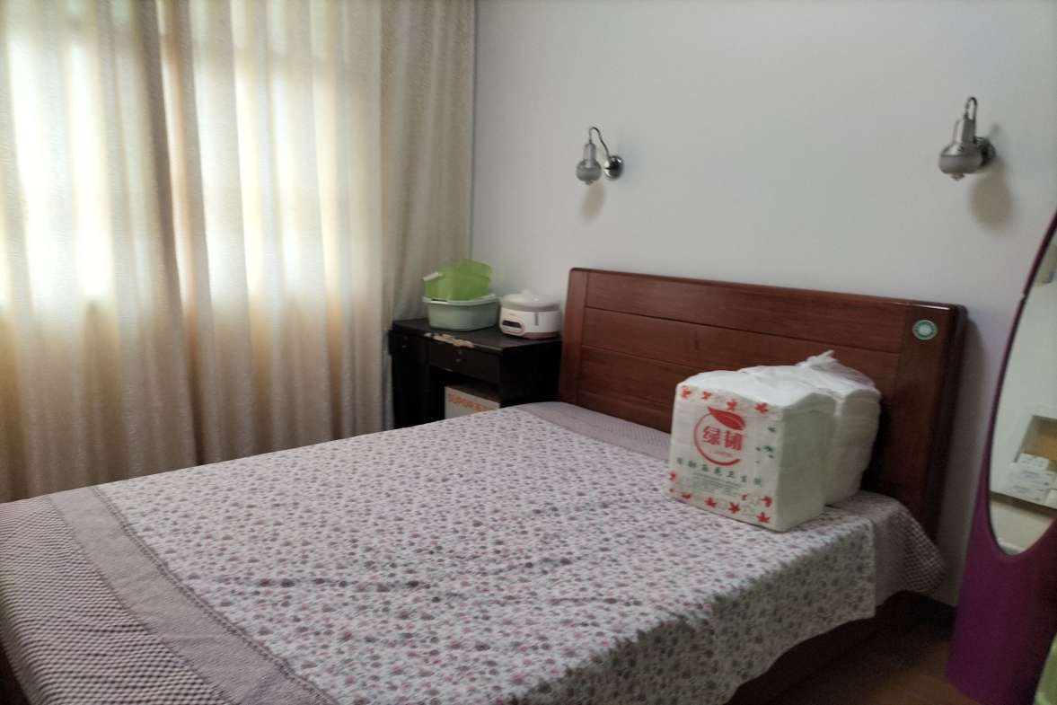 湘中园  4室2厅2卫    77.8万 湘中园  4室2厅2卫    77.8万客厅