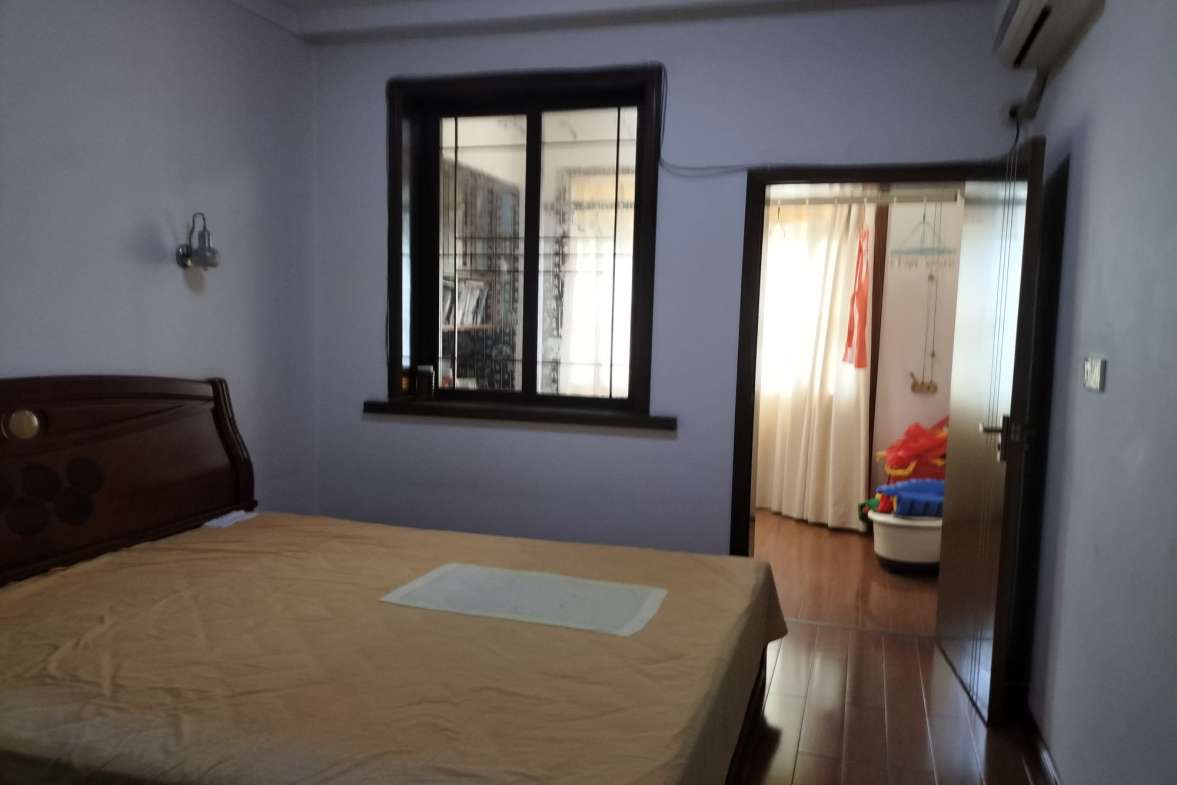 湘中园  4室2厅2卫    77.8万 湘中园  4室2厅2卫    77.8万客厅