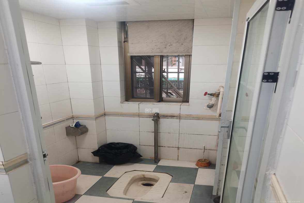 三湘小区  3室2厅2卫   1800.00元/月室内图