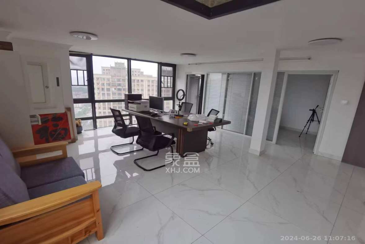 天麓轻奢国际  2室2厅1卫    2500.0元/月室内图1