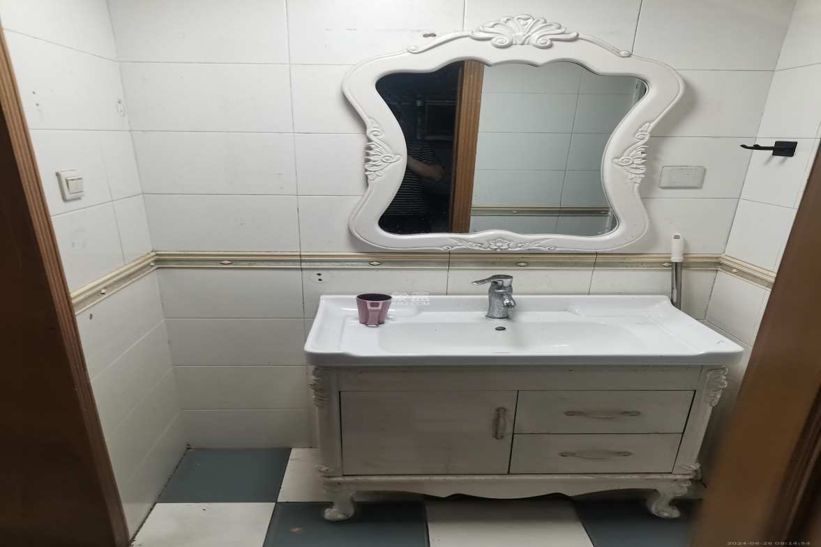 三湘小区  3室2厅2卫   1800.00元/月室内图
