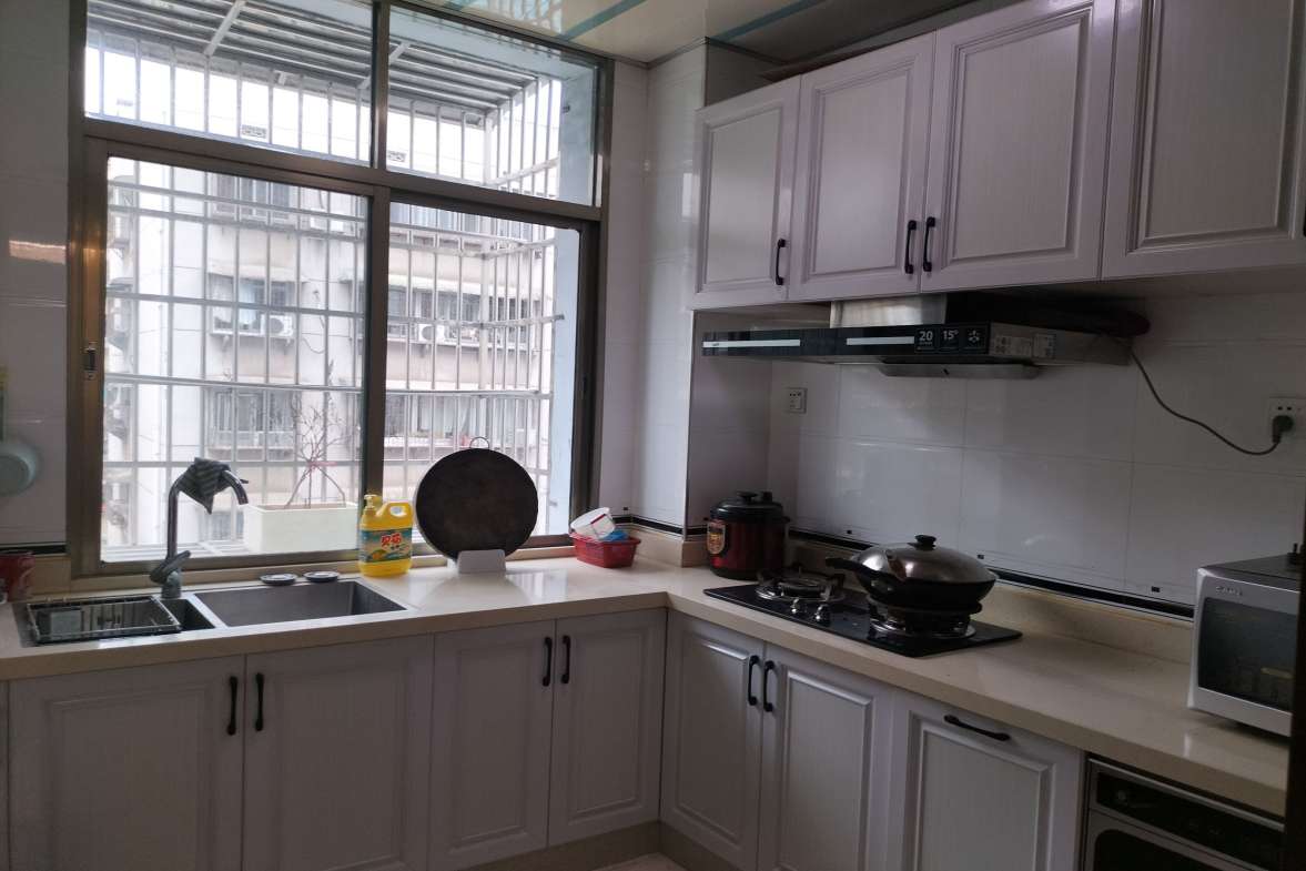 湘中园  4室2厅2卫    77.8万 湘中园  4室2厅2卫    77.8万客厅