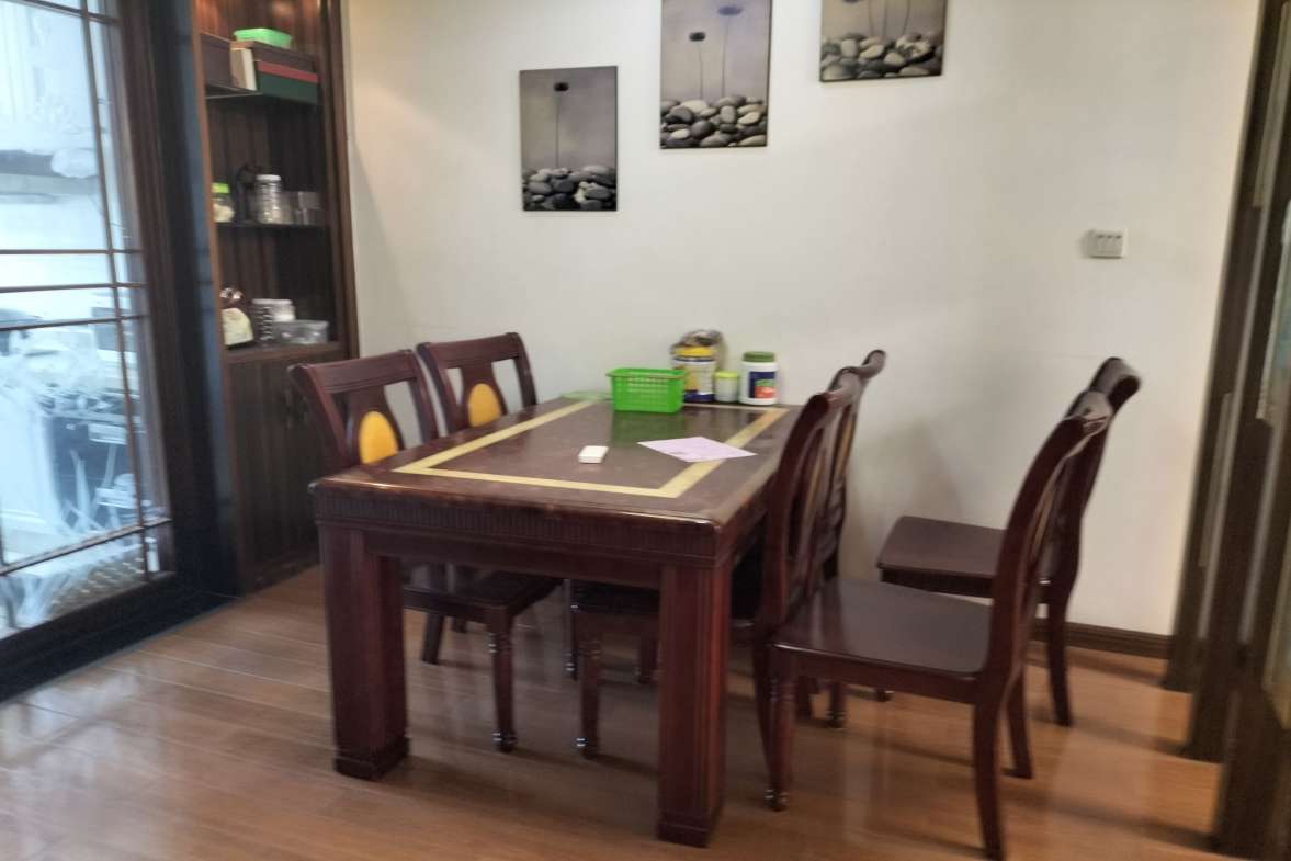 湘中园  4室2厅2卫    77.8万 湘中园  4室2厅2卫    77.8万客厅