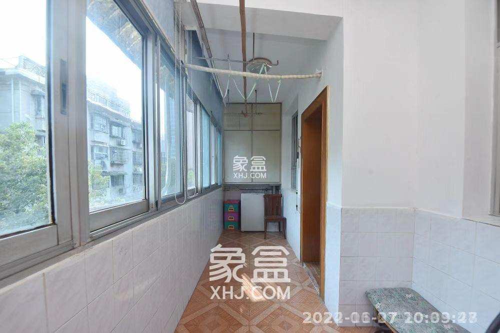 湘农桥社区  3室2厅2卫   2000.00元/月室内图