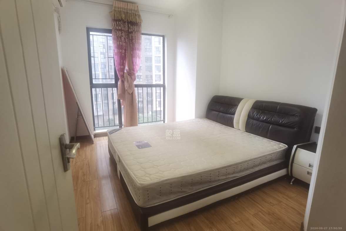 金土地第一湾  3室2厅1卫    2600.0元/月室内图