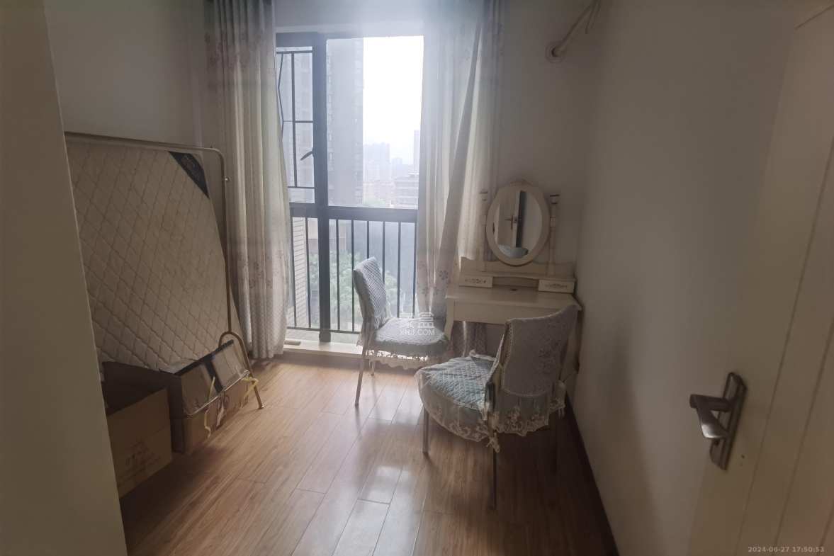 金土地第一湾  3室2厅1卫    2600.0元/月室内图