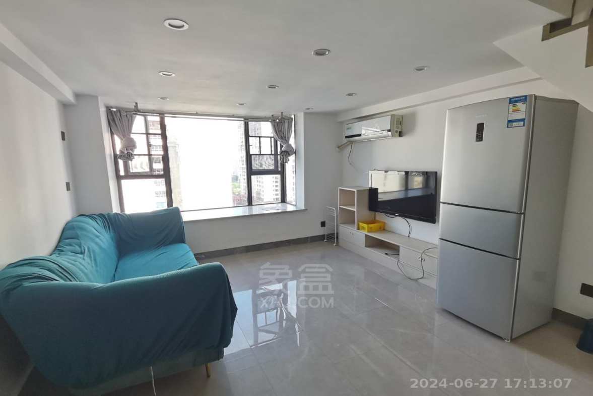 紫金华府 2室2厅1卫 1200.0元/月 紫金华府 2室2厅1卫 1200.0元/月室内图