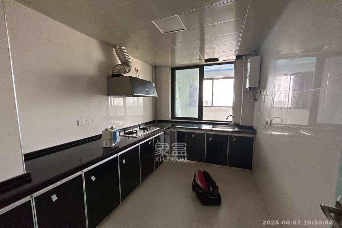 东融大厦  3室2厅2卫    1400.0元/月小区图