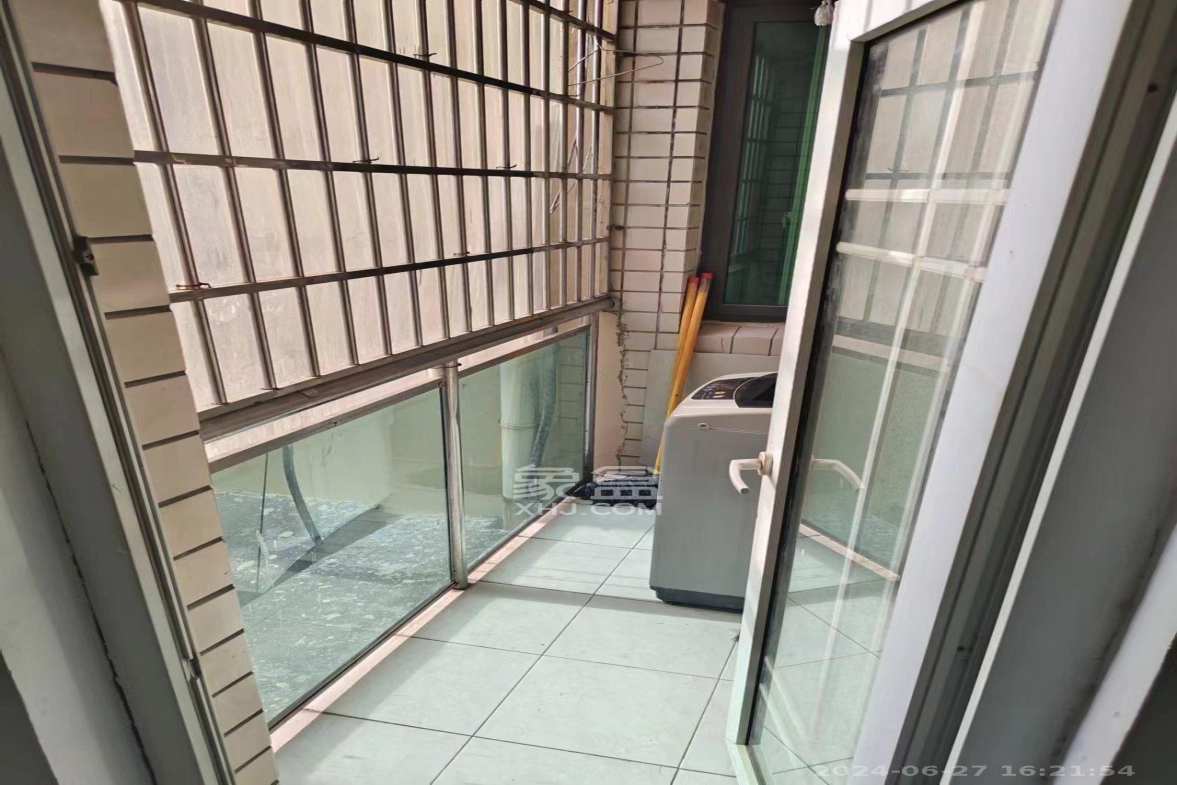 麓谷加州阳光  2室2厅1卫   2000.00元/月室内图