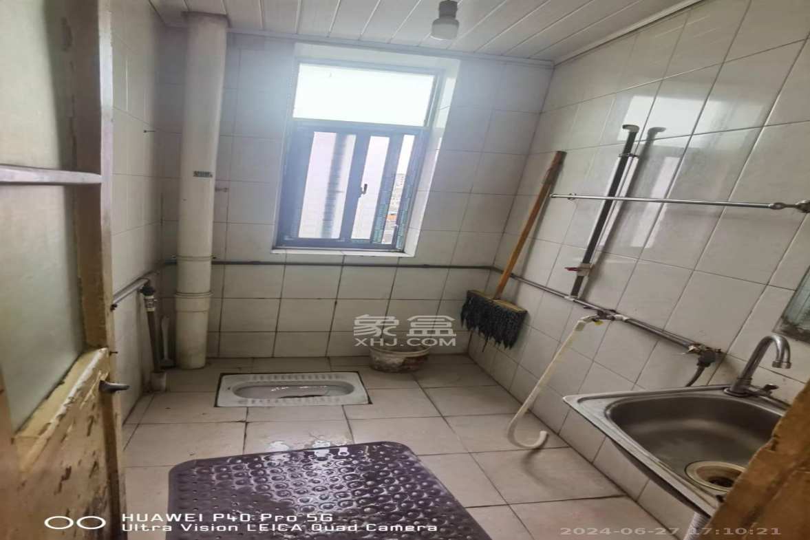 南湖路散盘  5室1厅2卫    5200.0元/月 南湖路散盘  5室1厅2卫    5200.0元/月室内图