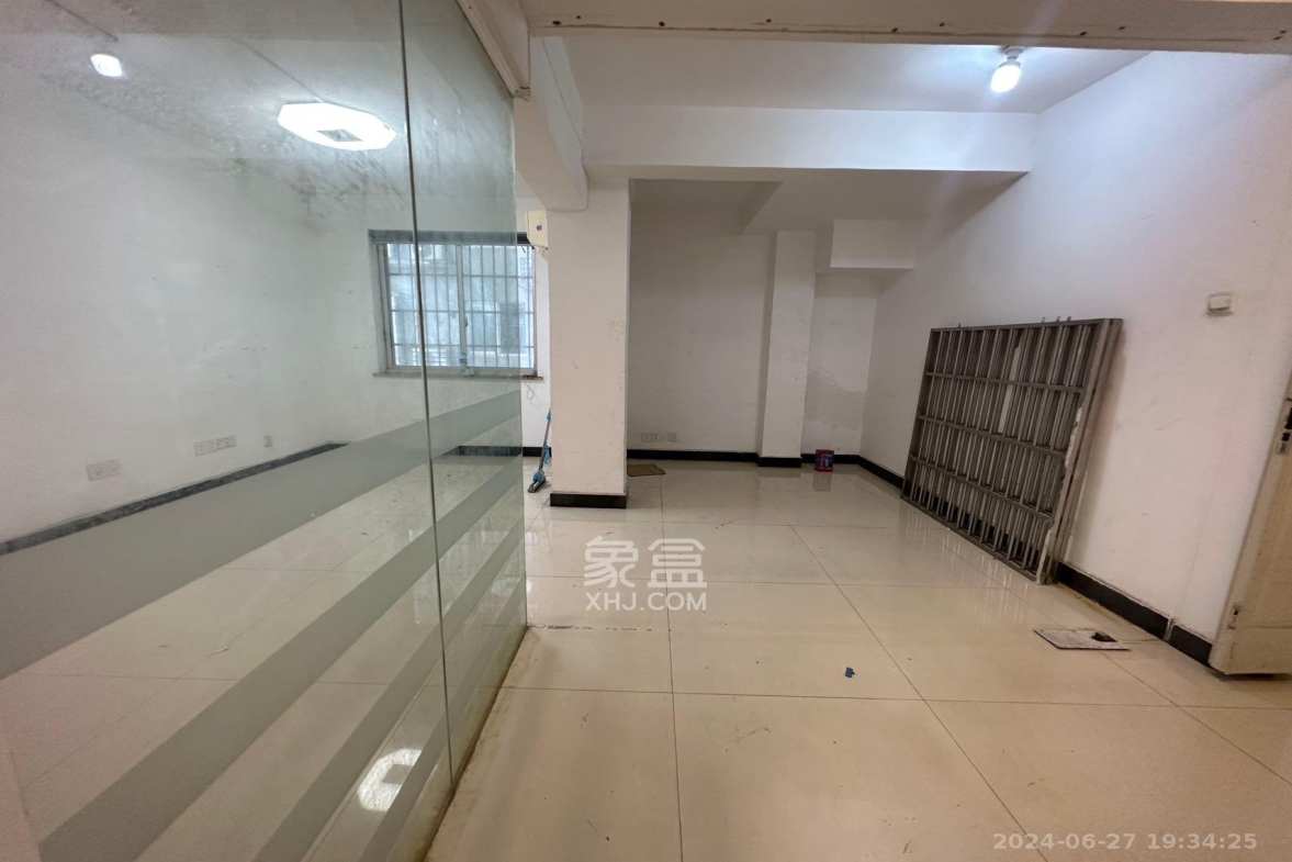 高桥现代商贸城  3室2厅1卫   3900.00元/月室内图