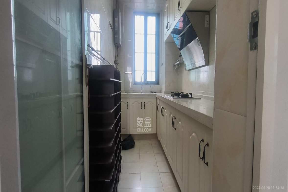 湘楚华庭  3室1厅1卫    2600.0元/月 湘楚华庭  3室1厅1卫    2600.0元/月室内图