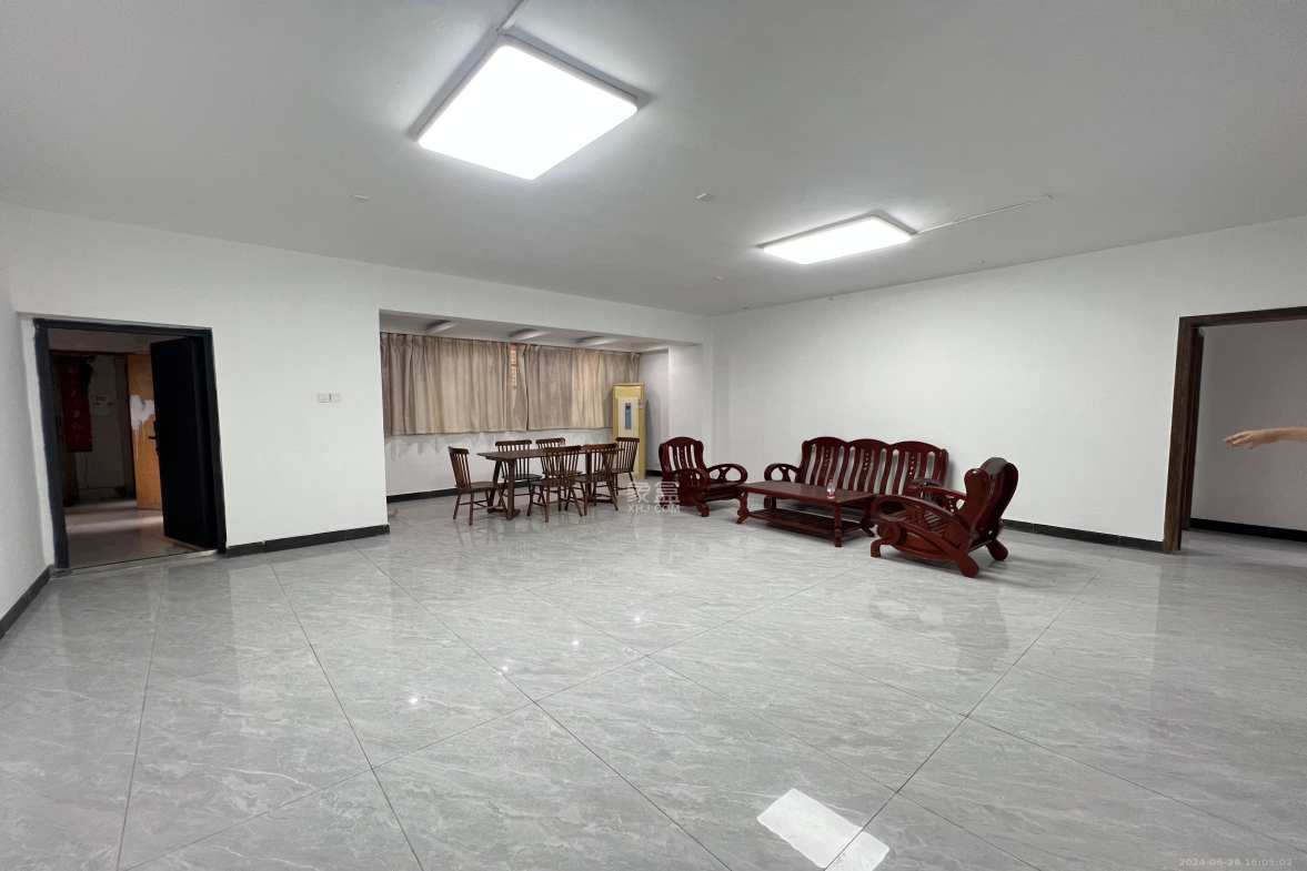 鸿富大厦 1室2厅1卫 4000.0元/月 鸿富大厦 1室2厅1卫 4000.0元/月室内图