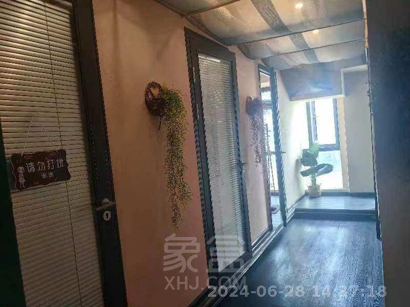 大汉希尔顿 4室2厅2卫 4600.0元/月 大汉希尔顿 4室2厅2卫 4600.0元/月室内图