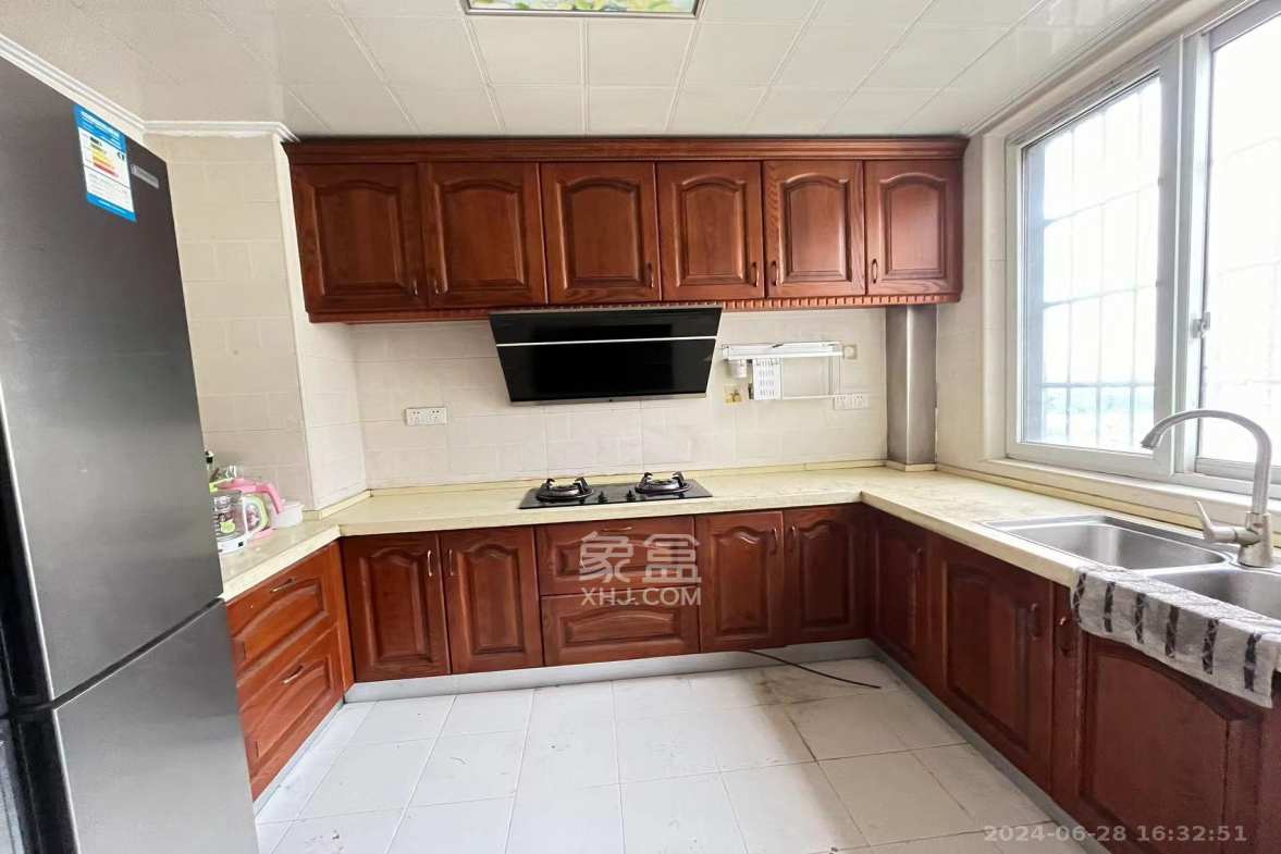 星城福邸(雄天朗郡)  3室2厅2卫    3200.0元/月 星城福邸(雄天朗郡)  3室2厅2卫    3200.0元/月室内图