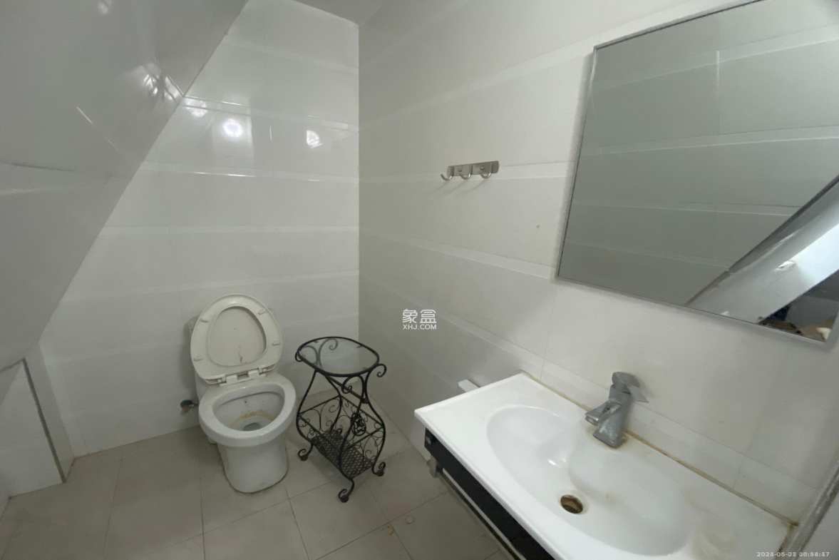 枫林美景  4室2厅2卫    2600.0元/月室内图