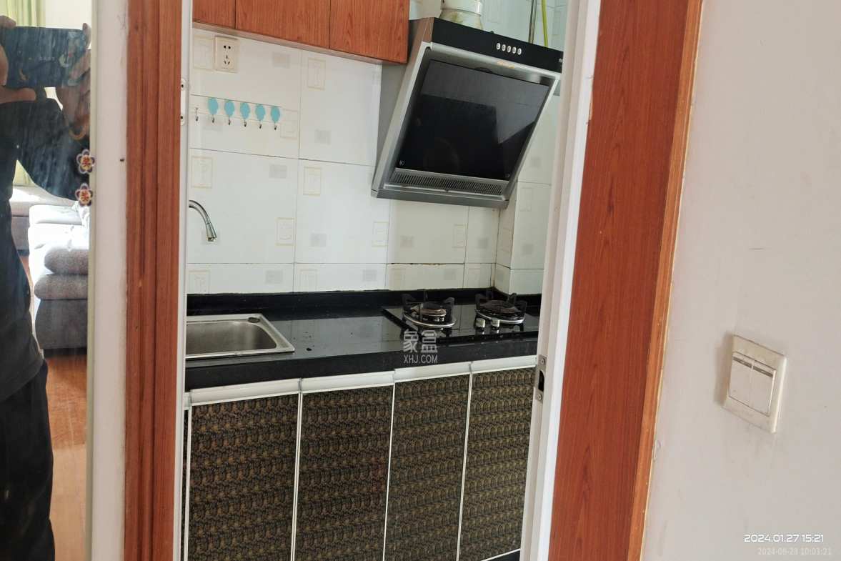 滨水名都  3室2厅2卫    1500.0元/月室内图