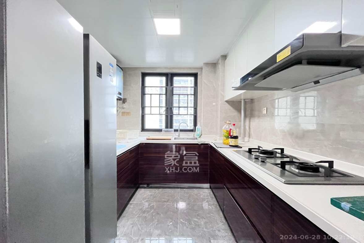 中海阅麓山二期  4室2厅2卫    4000.0元/月室内图