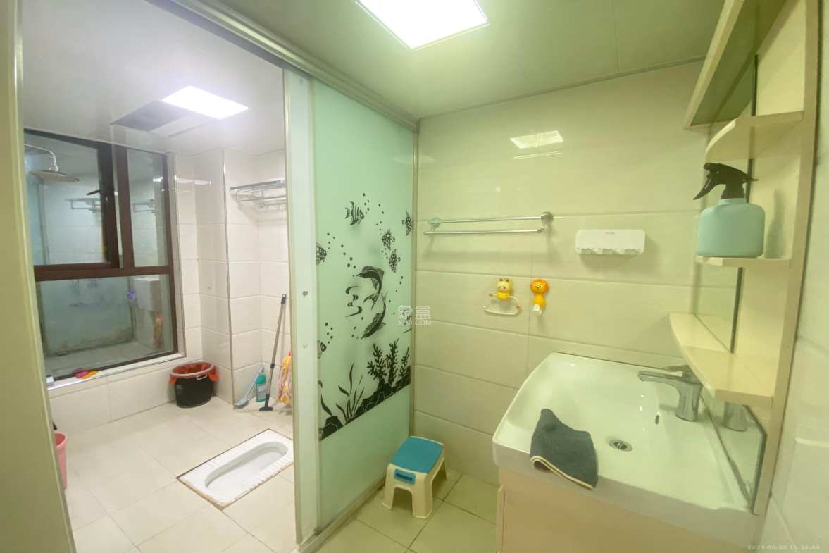 欧莱雅郡  3室2厅1卫   1800.00元/月室内图