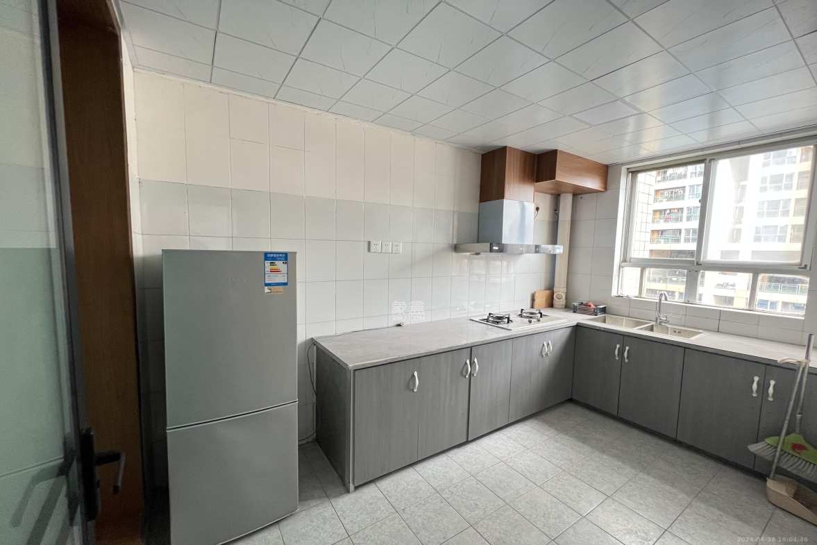 鸿富大厦 1室2厅1卫 4000.0元/月 鸿富大厦 1室2厅1卫 4000.0元/月室内图