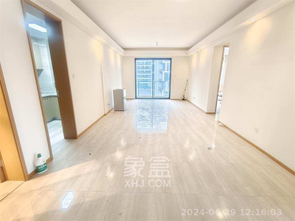 阳光100一期、四五期  3室2厅2卫    2700.0元/月室内图