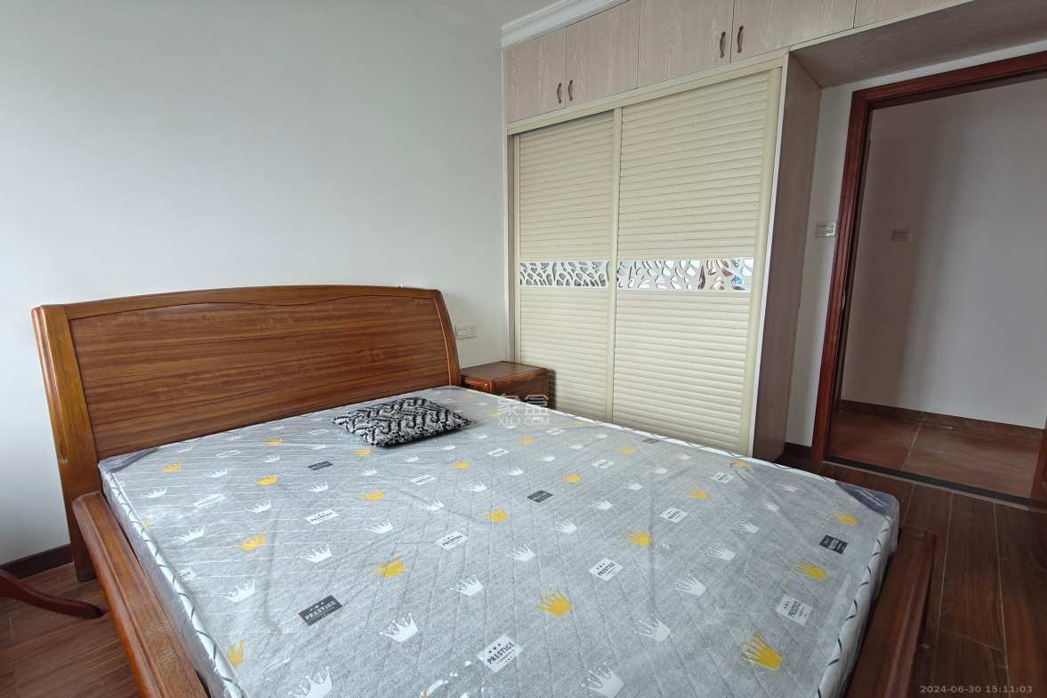 盛地尊域 4室2厅1卫 2100.0元/月 盛地尊域 4室2厅1卫 2100.0元/月室内图