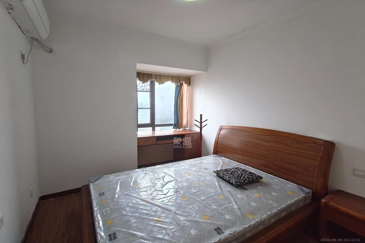 盛地尊域 4室2厅1卫 2100.0元/月 盛地尊域 4室2厅1卫 2100.0元/月室内图