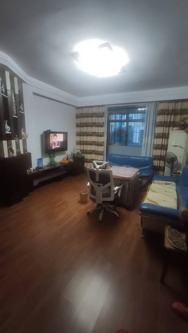 育财农贸市场(民营市场) 3室1厅1卫 800.0元/月 育财农贸市场(民营市场) 3室1厅1卫 800.0元/月室内图