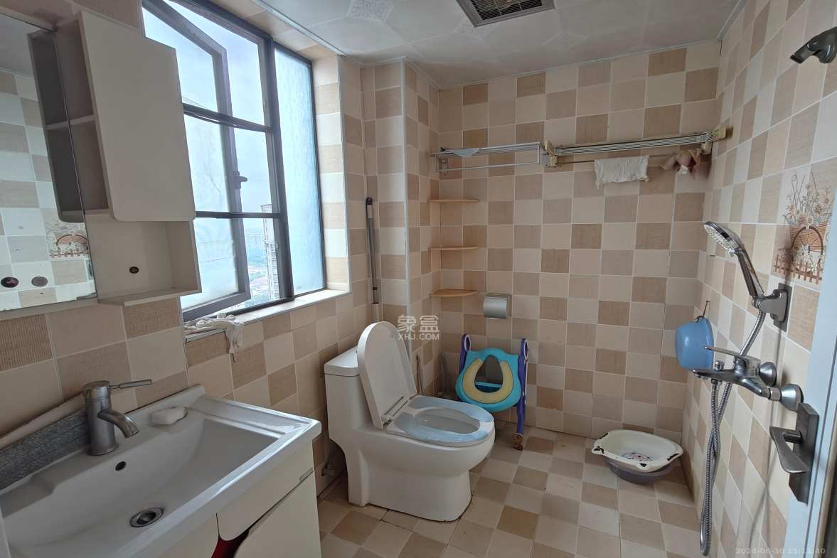 盛地尊域 4室2厅1卫 2100.0元/月 盛地尊域 4室2厅1卫 2100.0元/月室内图