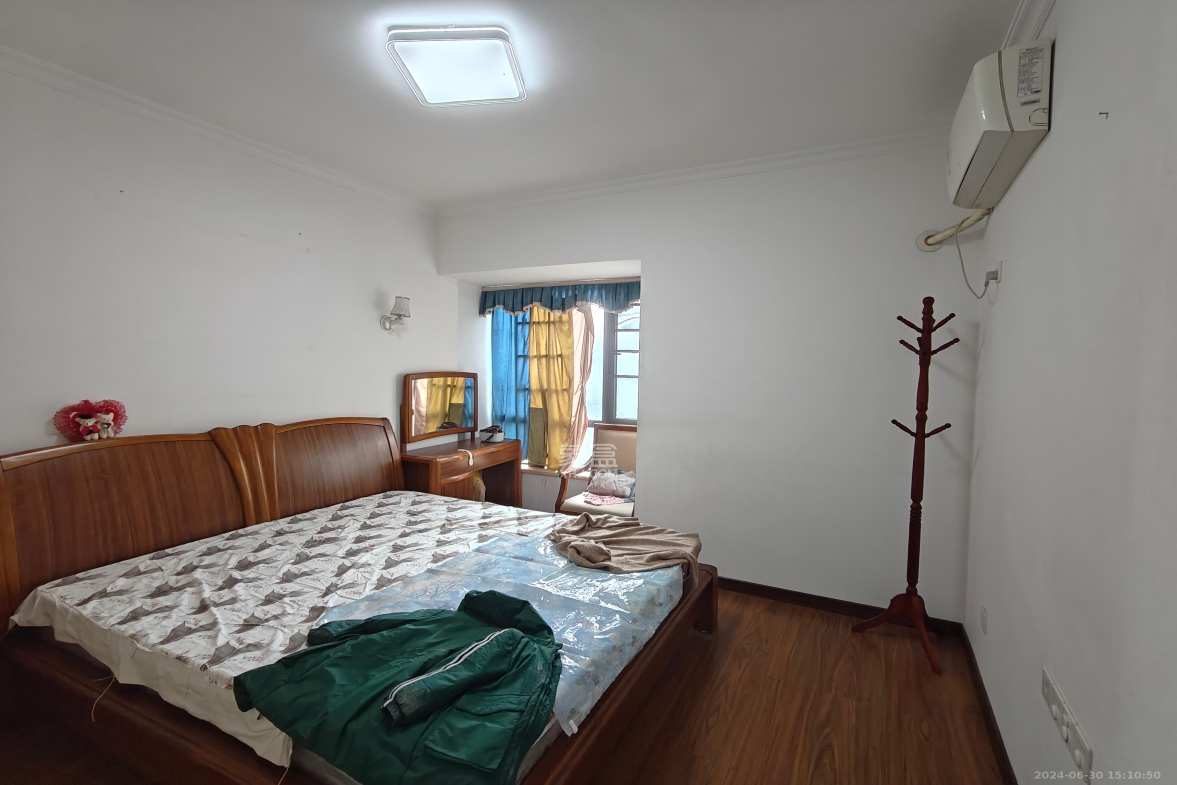 盛地尊域 4室2厅1卫 2100.0元/月 盛地尊域 4室2厅1卫 2100.0元/月室内图