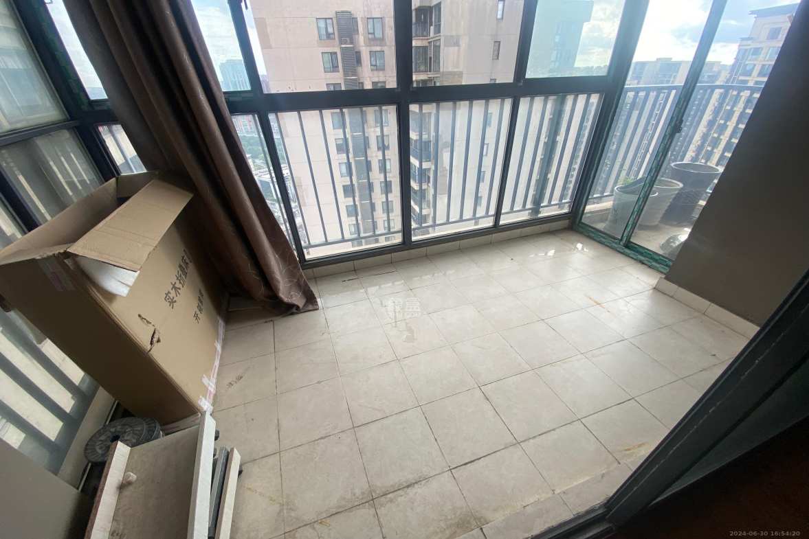 万科金域华府二期  1室2厅1卫    3000.0元/月室内图