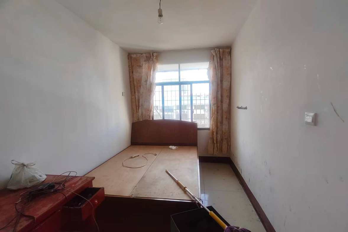 育财农贸市场(民营市场) 3室2厅1卫 1000.0元/月 育财农贸市场(民营市场) 3室2厅1卫 1000.0元/月室内图