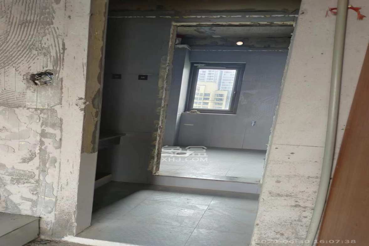 阳光城尚东湾蓝莓苑  4室2厅2卫    1800.0元/月 阳光城尚东湾蓝莓苑  4室2厅2卫    1800.0元/月室内图