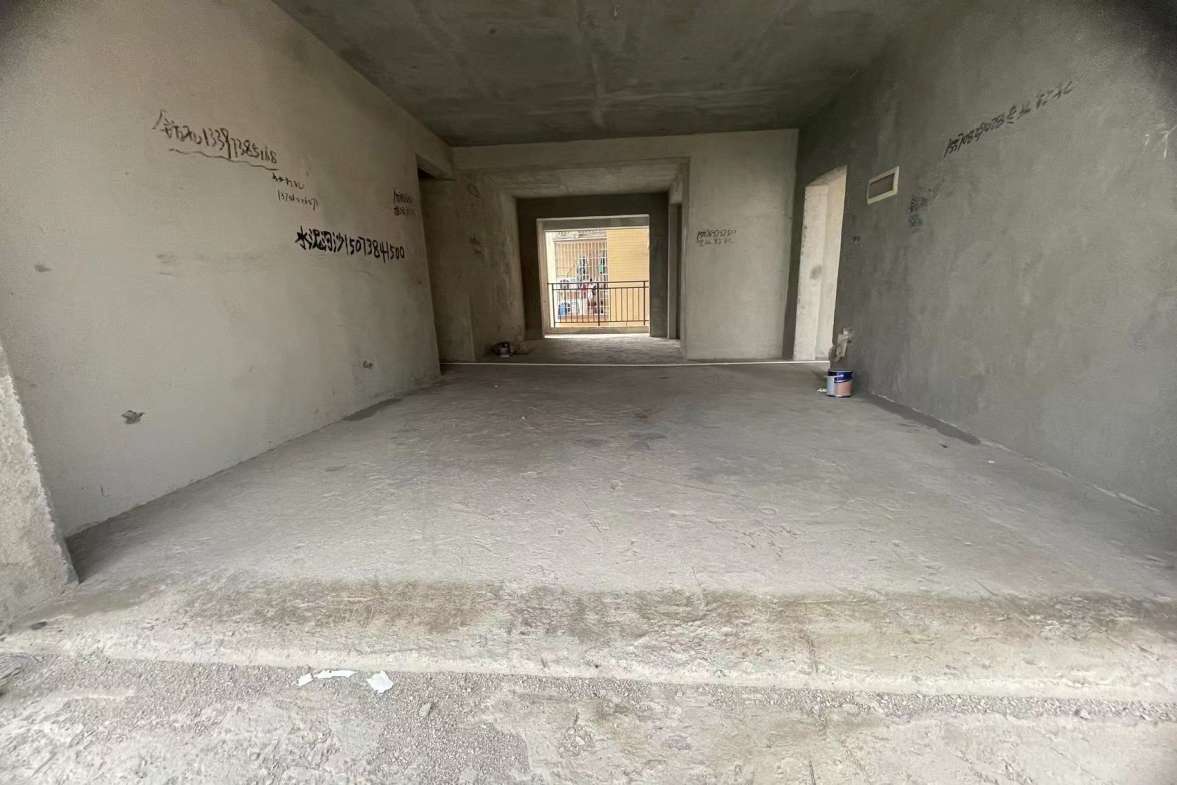 五洲锦城  4室2厅2卫    80.0万室内图1