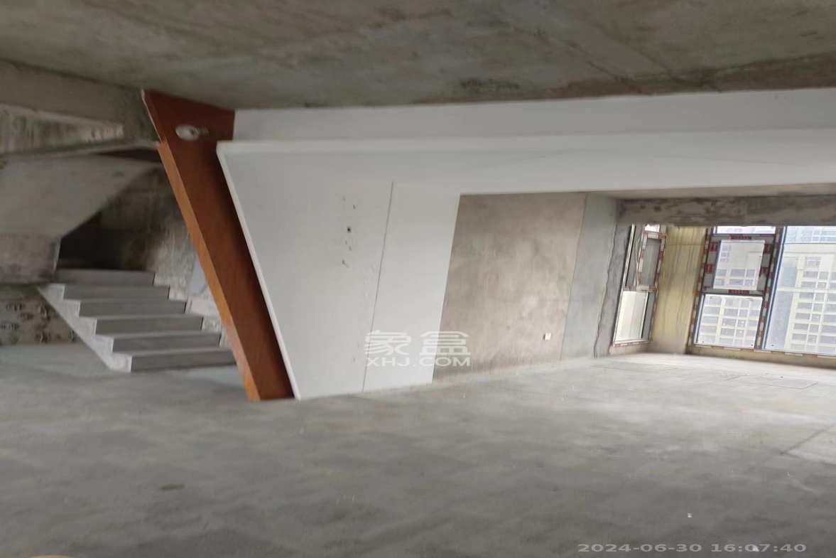 阳光城尚东湾蓝莓苑  4室2厅2卫    1800.0元/月 阳光城尚东湾蓝莓苑  4室2厅2卫    1800.0元/月室内图