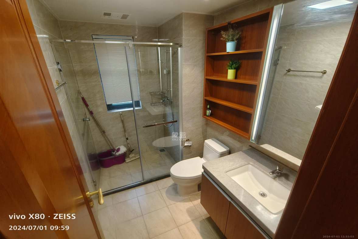 恒大文化旅游城C区 4室2厅2卫 2200.0元/月 恒大文化旅游城C区 4室2厅2卫 2200.0元/月室内图