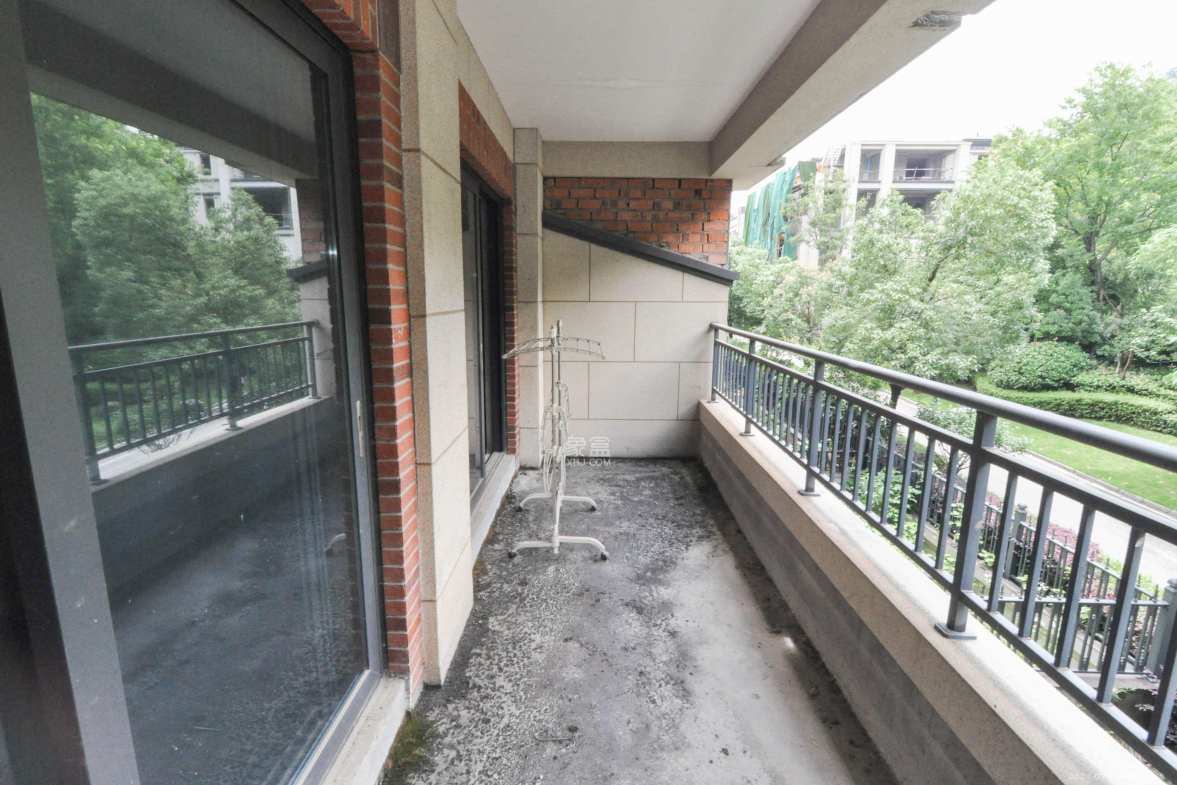长房梅溪香山  4室2厅2卫   15000.00元/月室内图
