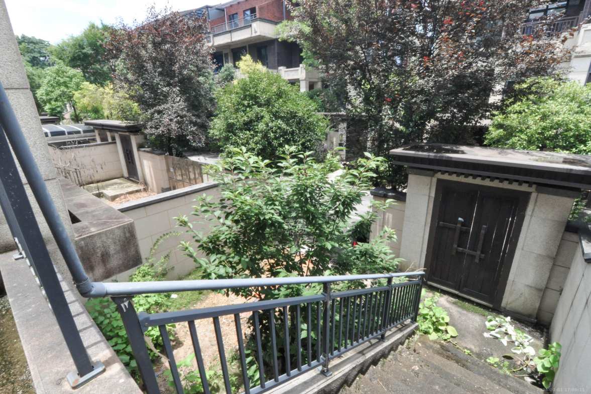 长房梅溪香山  4室2厅2卫   15000.00元/月室内图