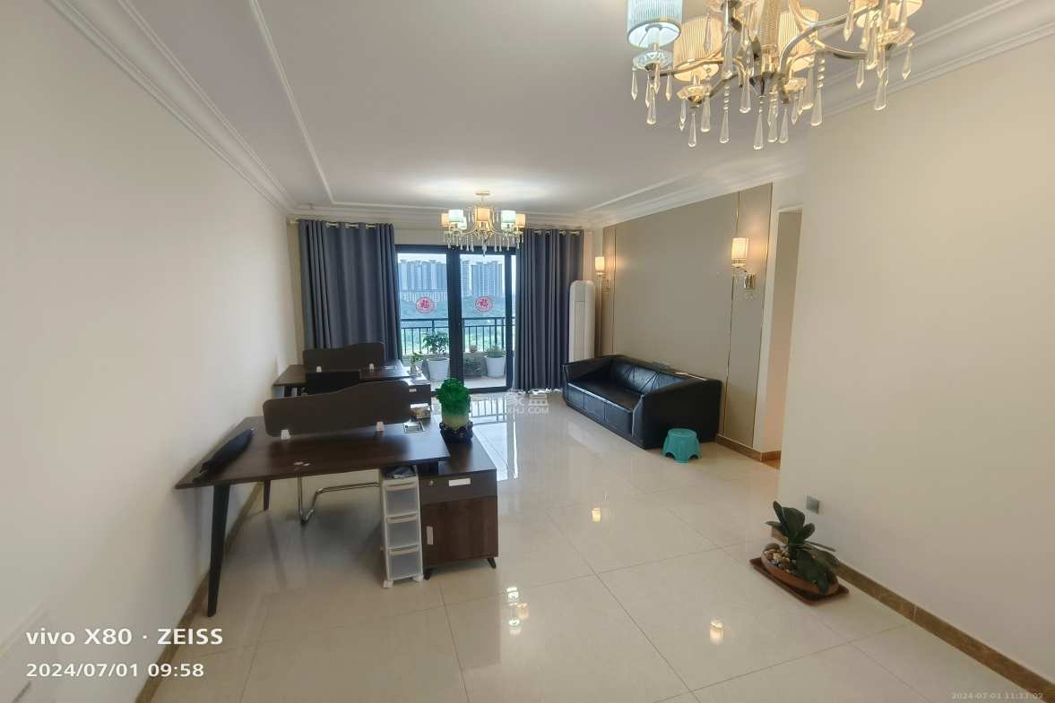 恒大文化旅游城C区 4室2厅2卫 2200.0元/月 恒大文化旅游城C区 4室2厅2卫 2200.0元/月室内图